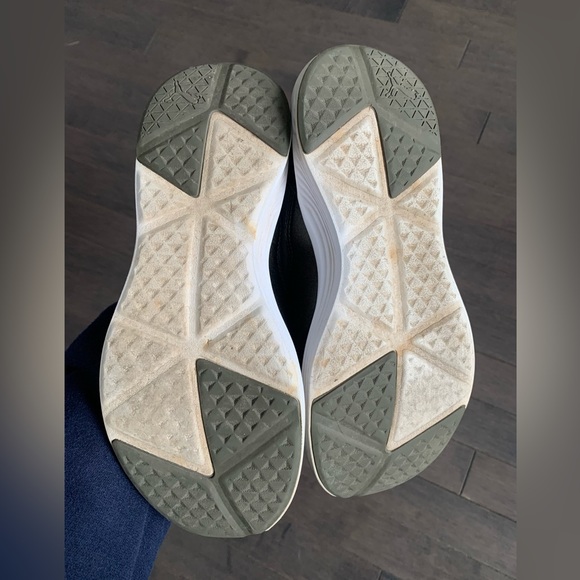 Women’s Green Puma Soft Foam Shoes Women’s 7.5 - Picture 8 of 9